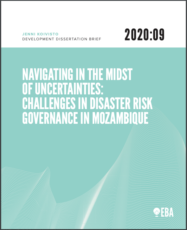 Omslag på publikationen DDB 2020:09 Navigating in the Midst of Uncertainties: challenges in disaster risk governance in Mozambique av Jenni Koivisto. Omslaget innehåller en bild på en stiliserad geometrisk figur. Det går att klicka på bilden för att komma vidare till publikationen.