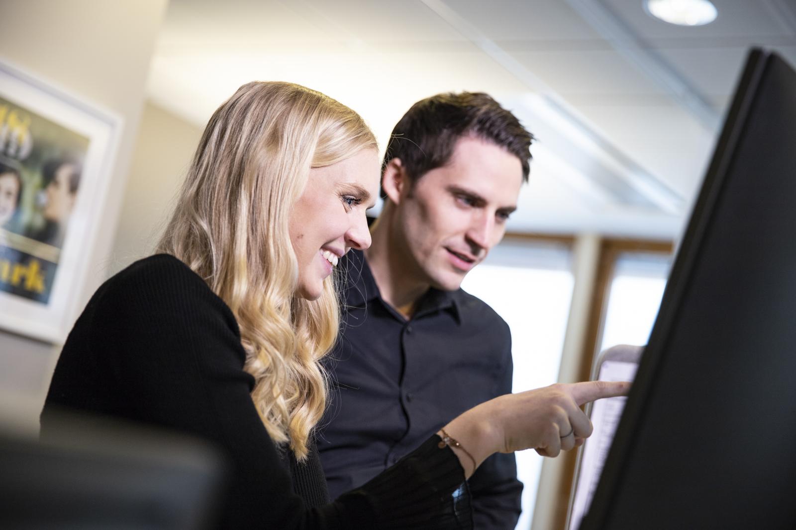 Trainee pekar på skärm