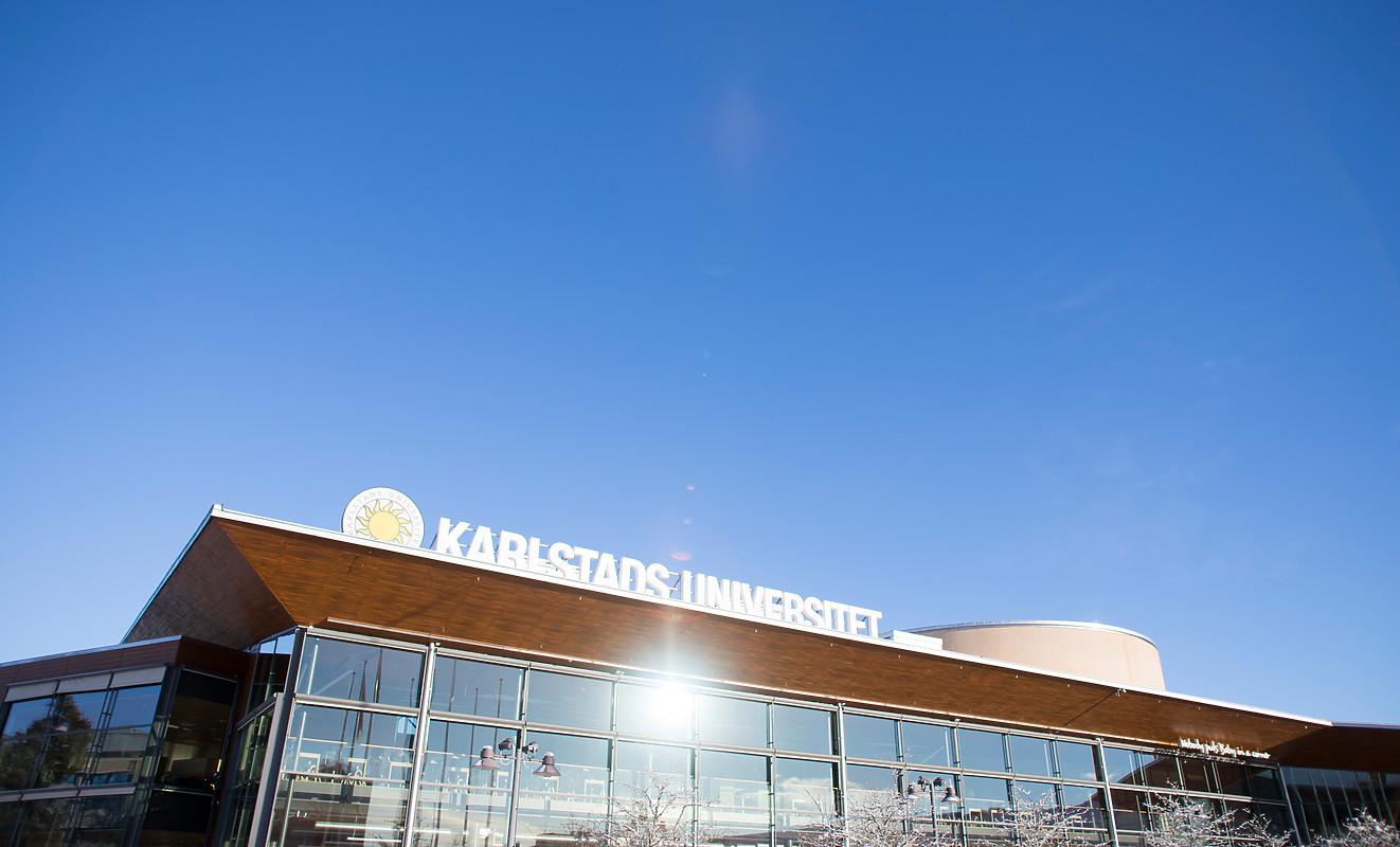Universitetsbiblioteket i vintersol