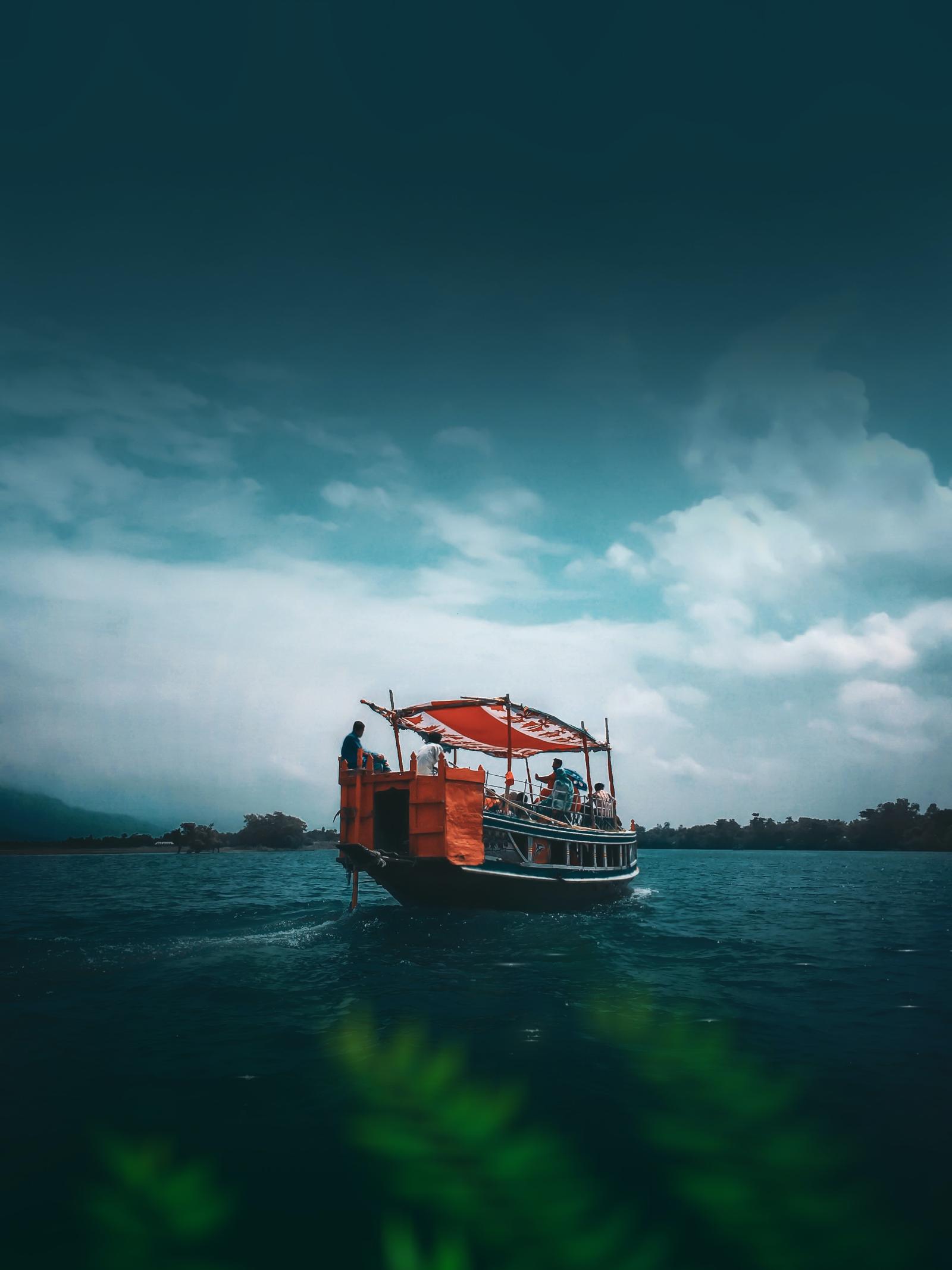 En båt i en sjö i Bangladesh