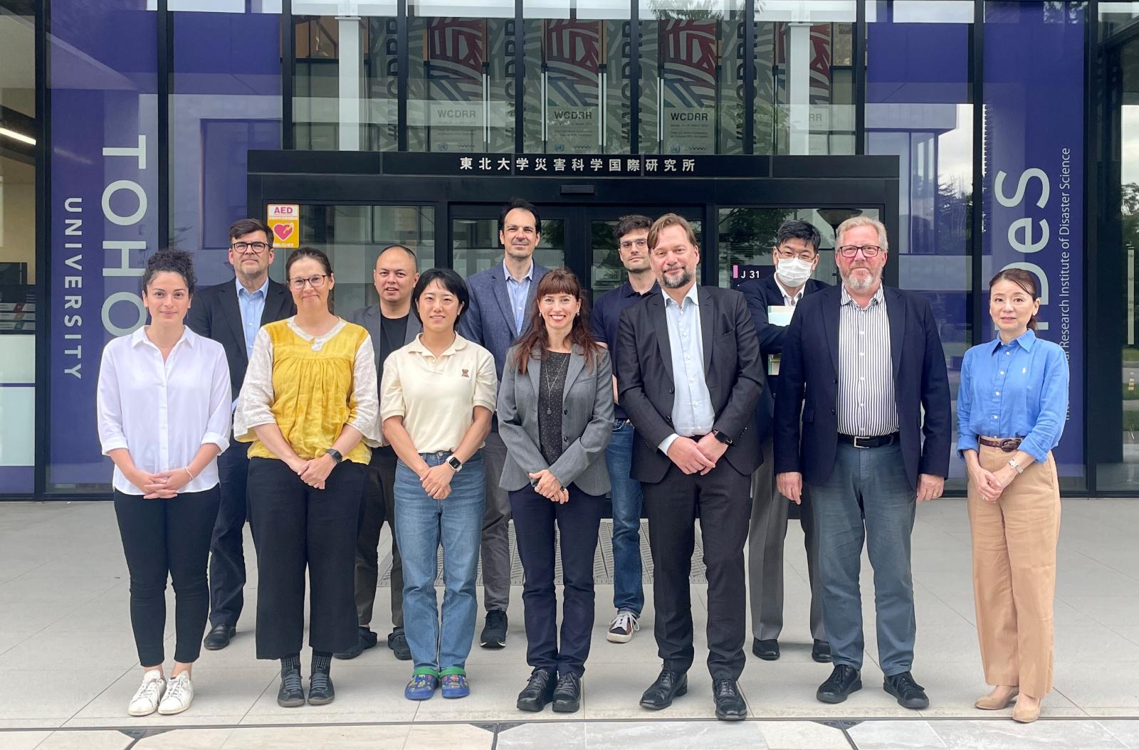En grupp personer från samarbetet CNDS på besök i Japan. 