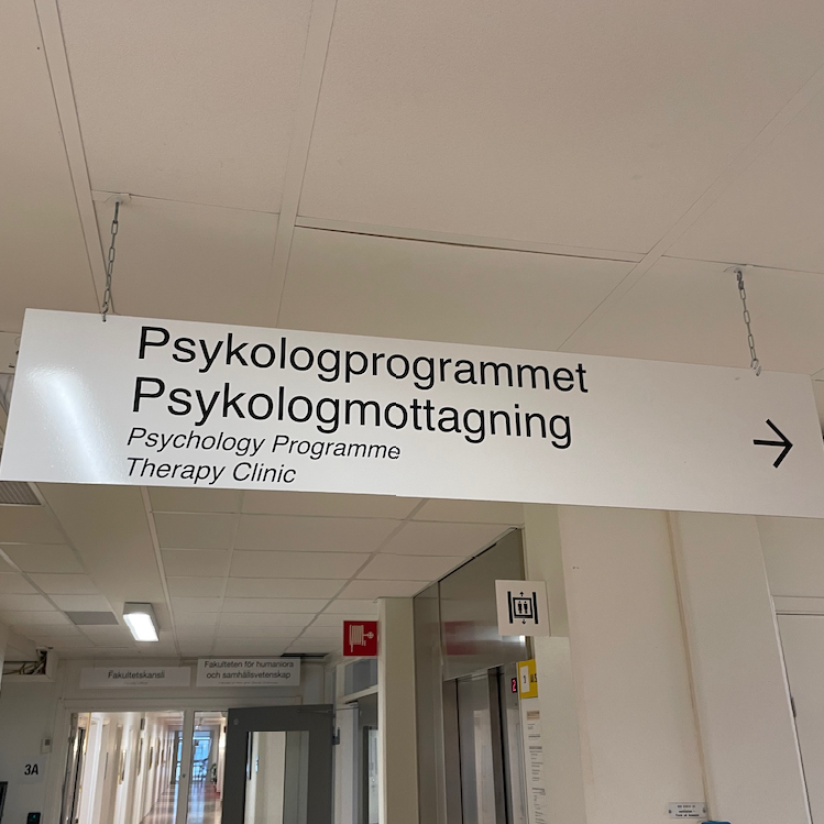 Skylt som visar till psykologmottagningen