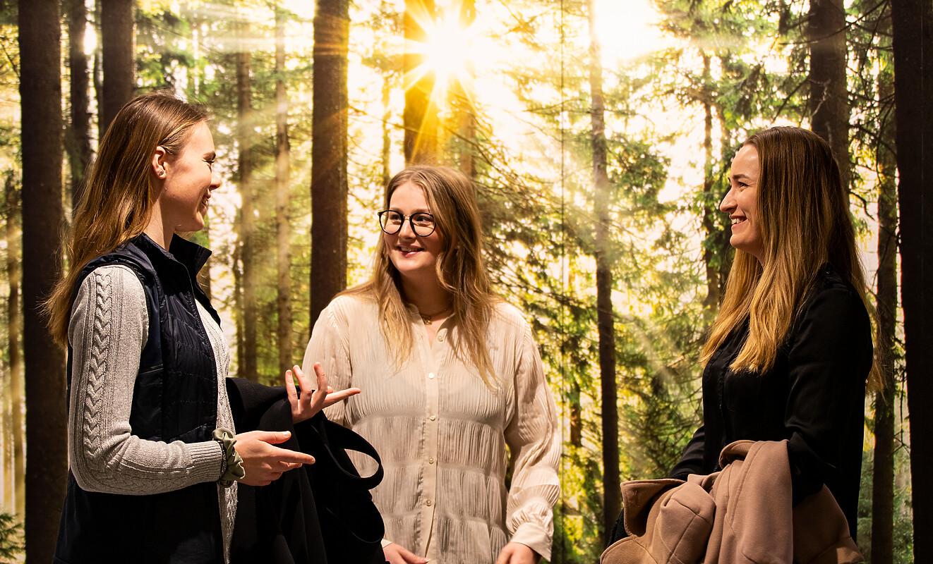 studenter i samtal