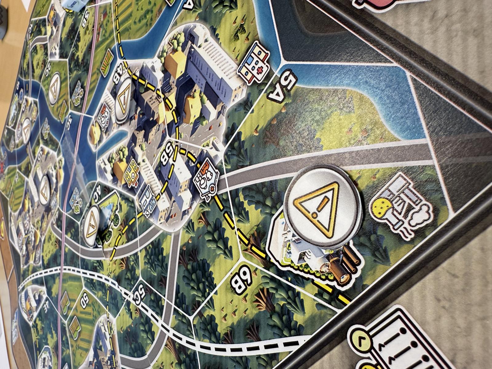 Spelplanen i brädspelet Collaborate or Collapse.