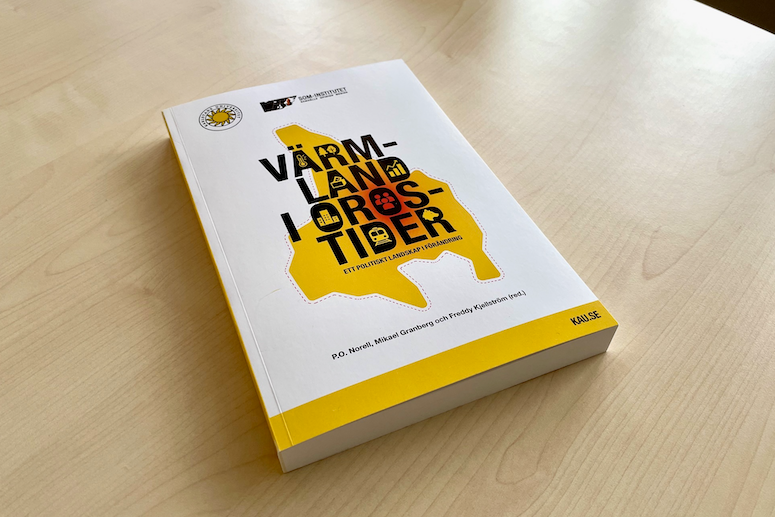 Tryckt exemplar av SOM-studien ligger på ett bord