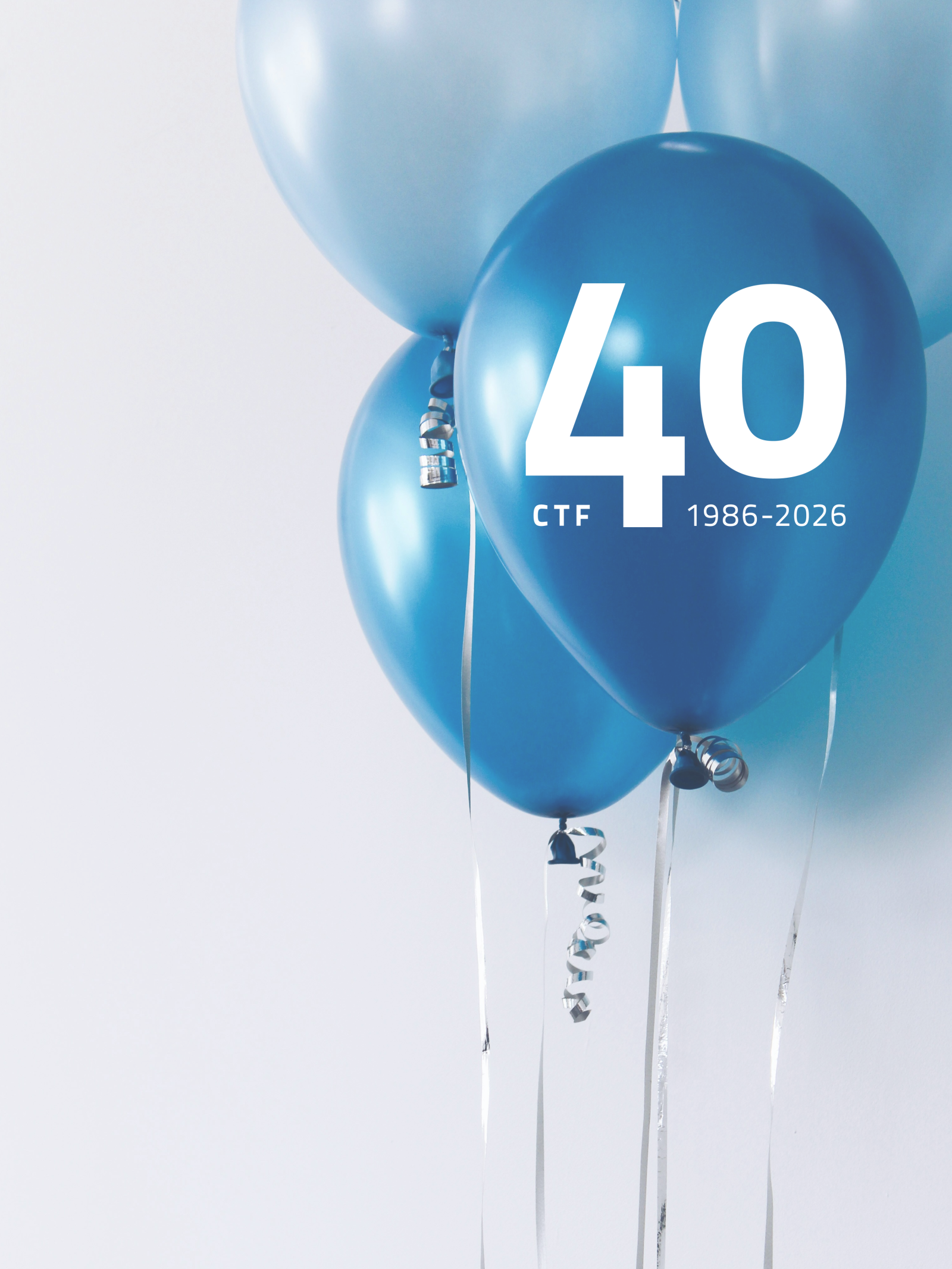 Blåfärgade ballonger och en med siffran 40