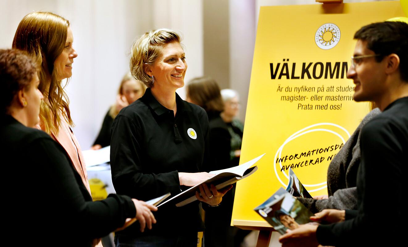 Studie- och karriärvägledare och personal träffas