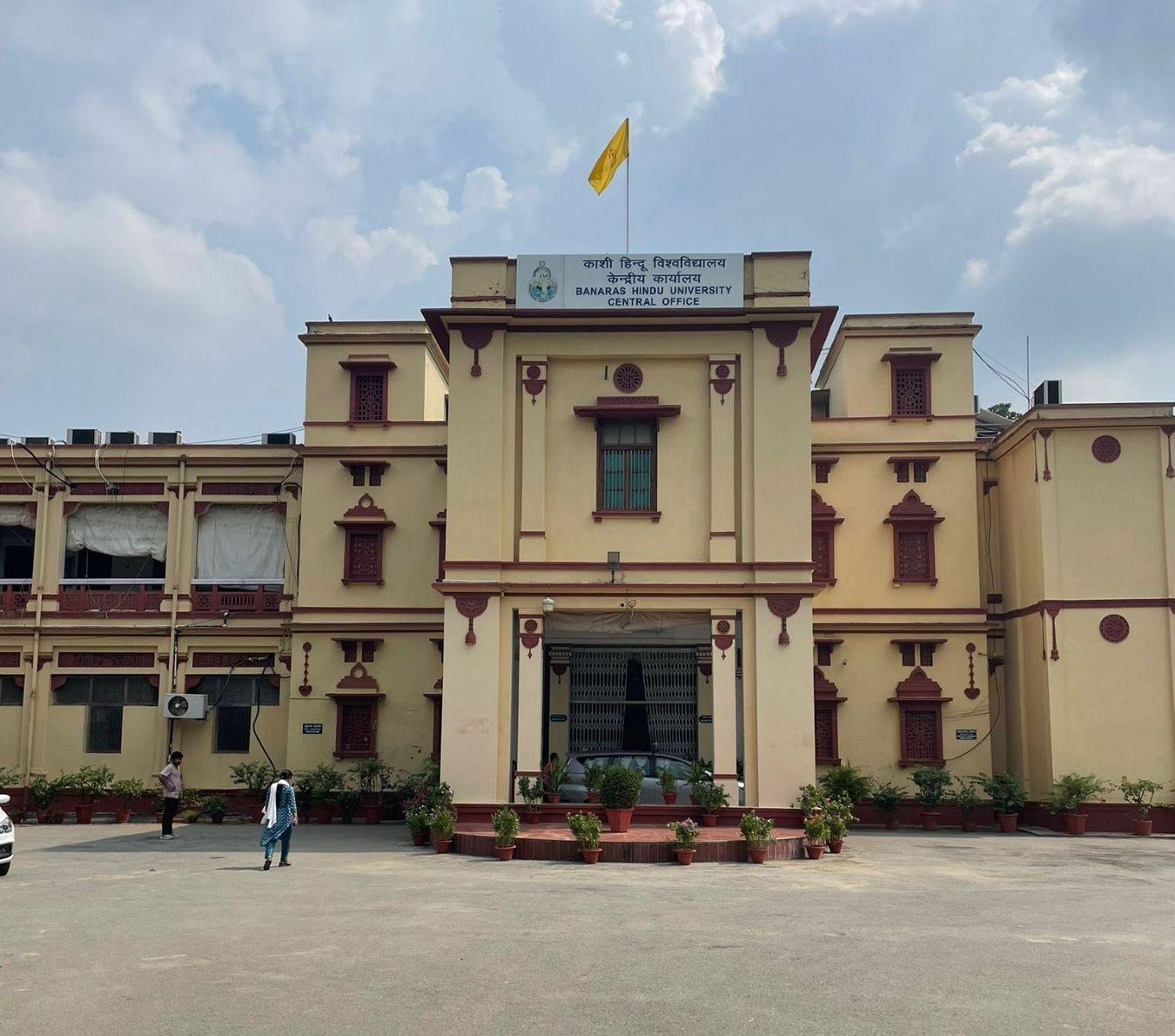 En av byggnaderna tillhörande Banaras Hindu University (BHU). 