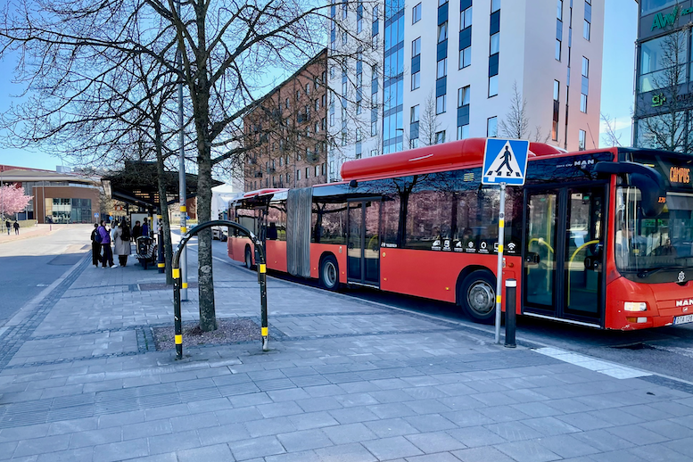 Busshållplatsen vid universitetet