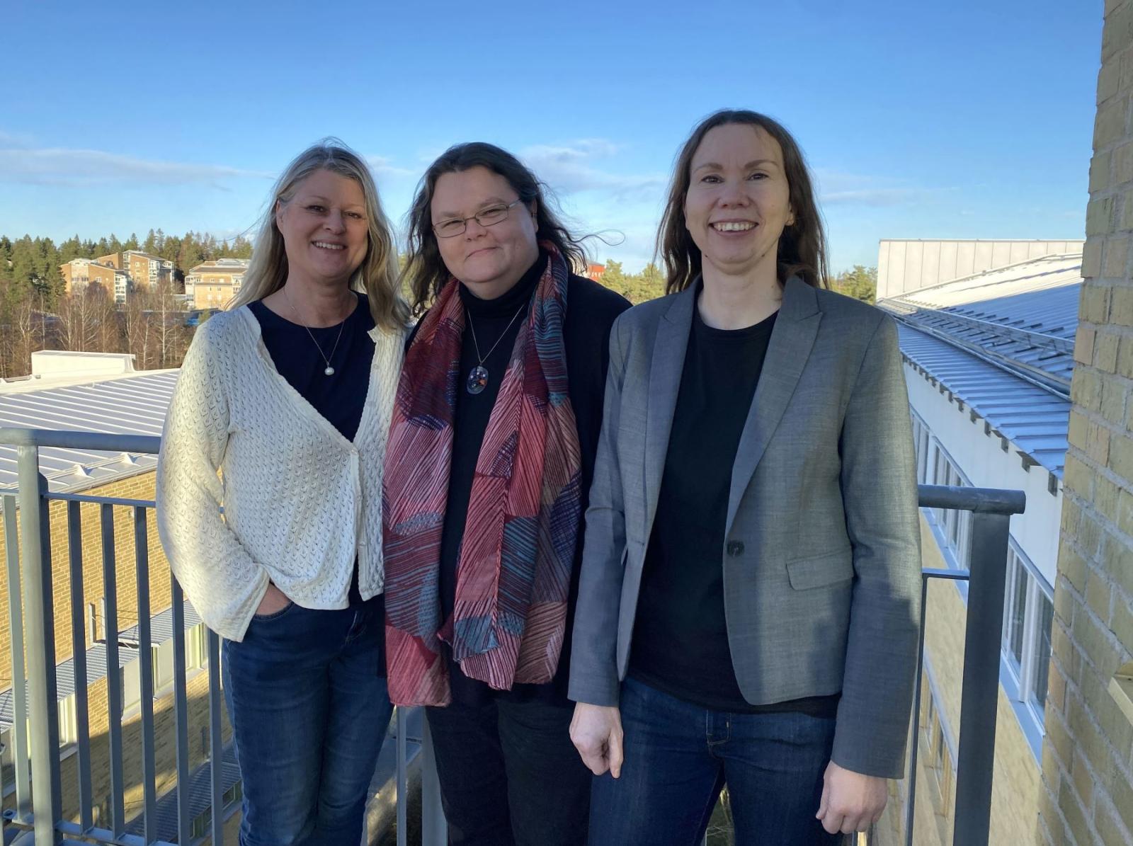 Marika Kjellén, universitetslektor i engelska med språkvetenskaplig inriktning, Andrea Schalley, professor i engelska med språkvetenskaplig inriktning, och Marie Tåqvist, universitetslektor i engelska med språkvetenskaplig inriktning.