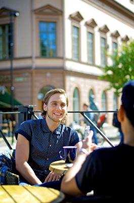 Student fikar på stan