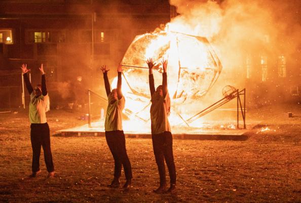 Dansare i projektet Eldkonst