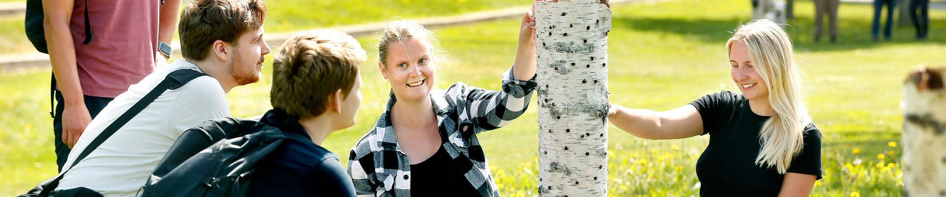 Biologistudenter på exkursion