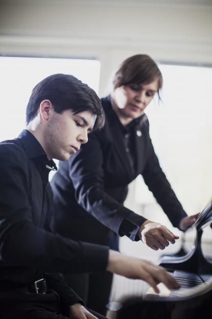 Student på pianolektion