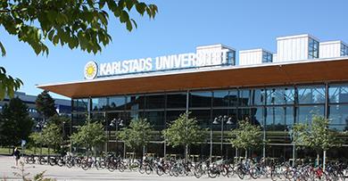Karlstads universitetsbibliotek på sommaren