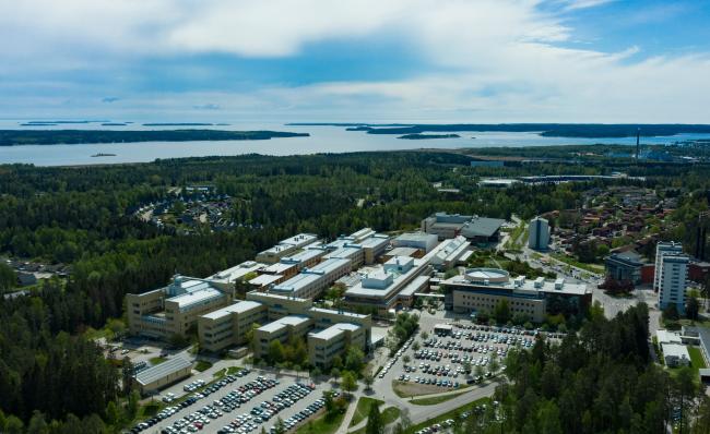 Flygfoto över Karlstads universitet campus i Karlstad