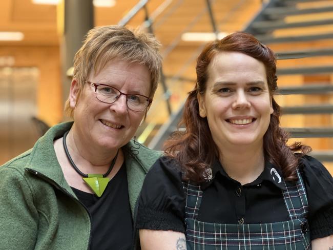 Poddpratarna Lisa Dalgren och Lina Lehn
