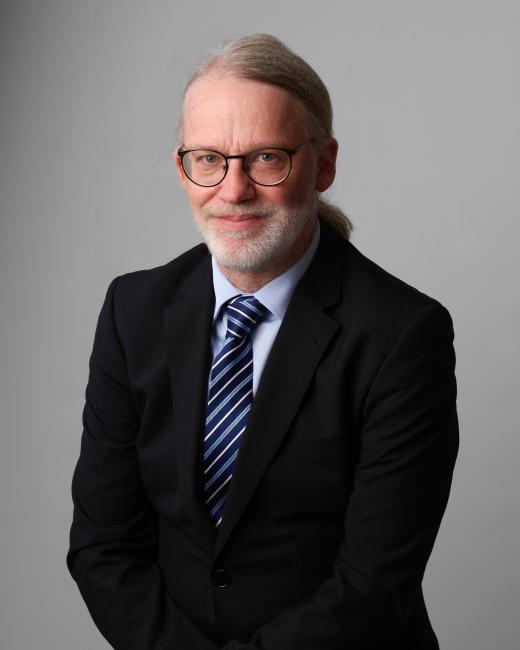 Johan Samuelsson professor i historia vid Karlstads universitet installerad vid Akademisk högtid2023