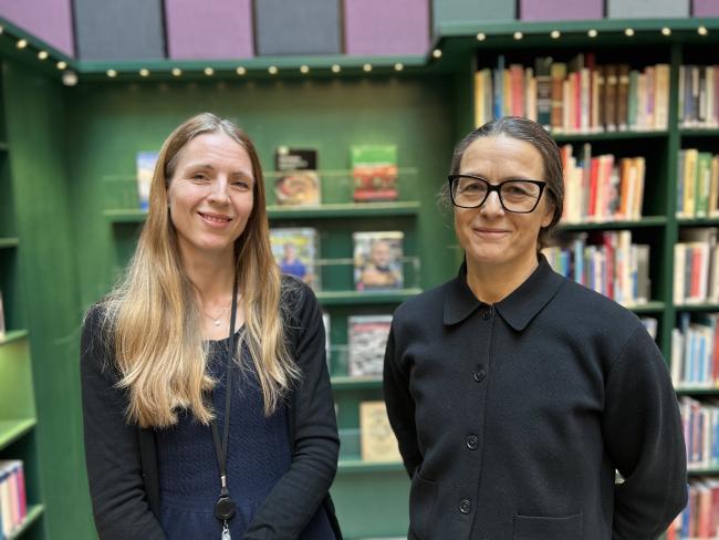 porträtt två kvinnor