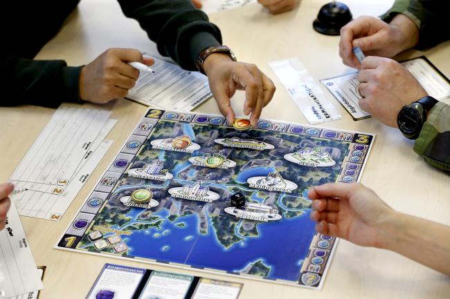 Personer vid brädspel