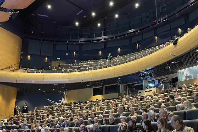 Aula Magna fullsatt med publik