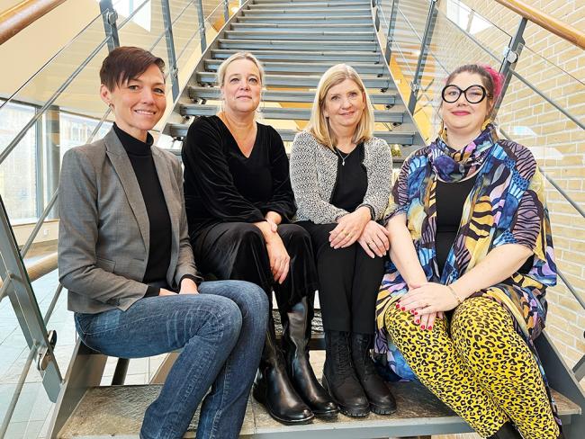 VR-medel 2024 Åsa Olsson  docent i pedagogiskt arbete  medsökande från Karlstads universitet  Evelina Landstedt  professor i socialt arbete  Fanny Gyberg  universitetslektor i psykologi och Birgitta Ljung Egeland  universitetslektor i svenska språket. 