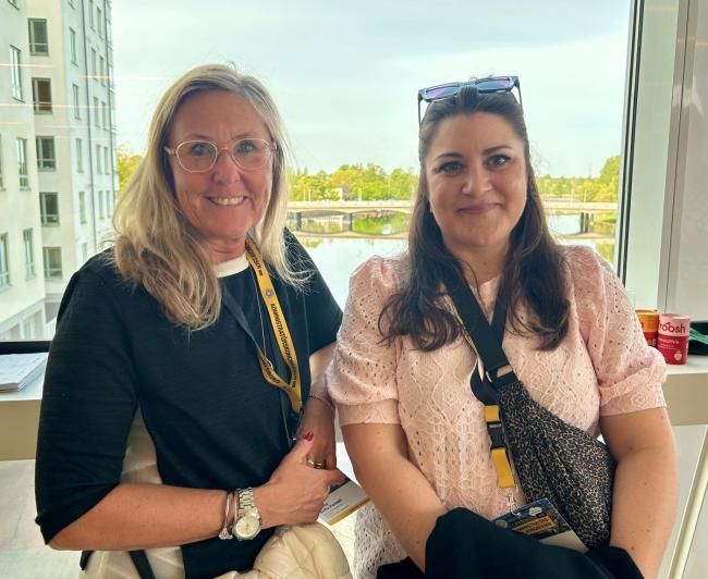 Cecilia Beffa-Parnell ekonomiadministratör/samordnare och Sara Hedberg ekonomisamordnare institutionen för neurobiologi vårdvetenskap och samhälle vid Karolinska Institutet.