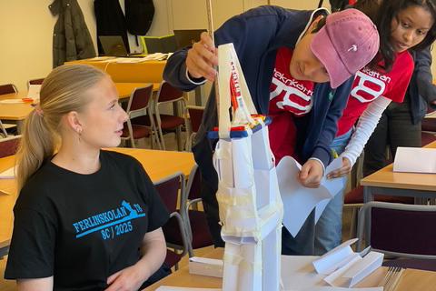 Teknikåttans regionfinal 2025_Tävlingsmiljön chokladtornet