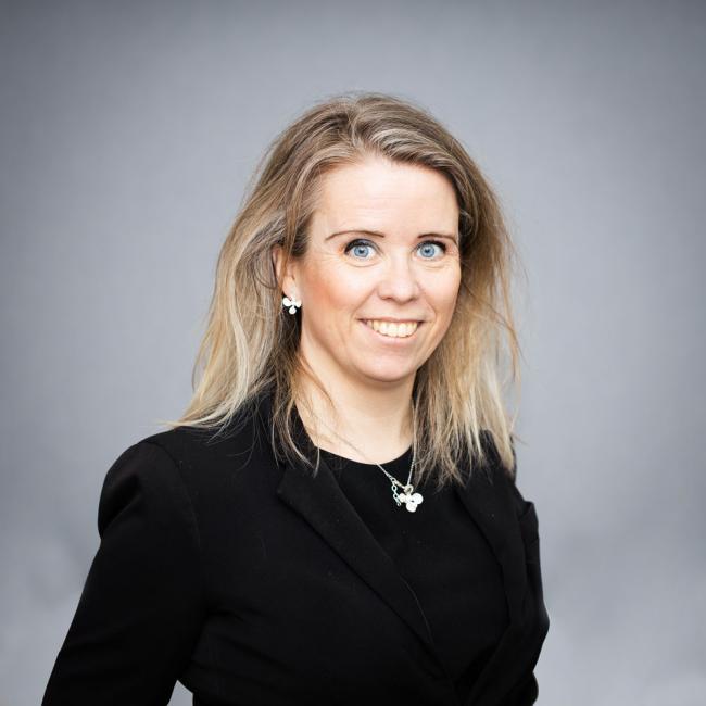 Glad kvinna