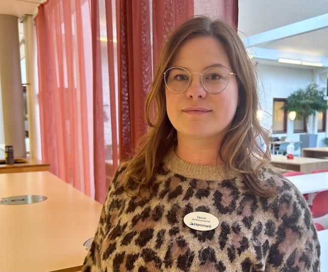 Desiré Larsson  skolbibliotekarie på högstadiet på Hammarlundens skola och Mörmoskolan  Hammarö kommun.