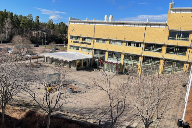 torget utanför hus 11