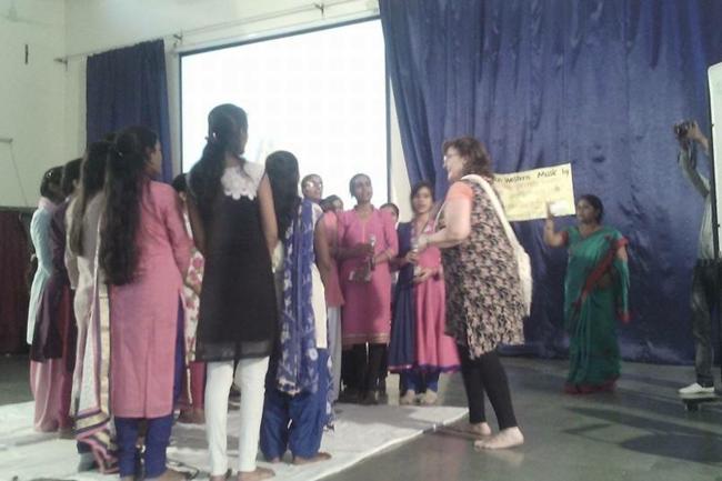 Indienbesök till MHI av Bilambita Banisudha avdelningschefen Institutionen för Musik Sikkim University i Gangtok