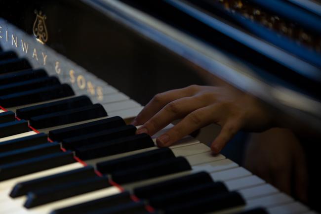 Flygel och händer_Musikhogskolan Ingesund