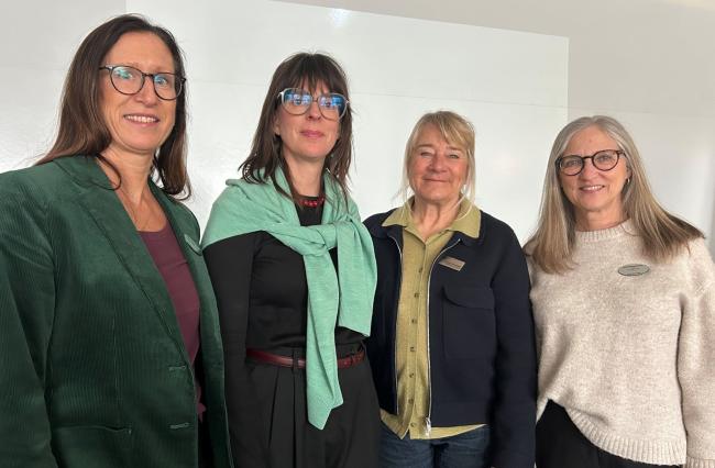 Maria Gustafsson  gymnasielärare  Sofia Wijkmark  professor i litteraturvetenskap  Christina Olin-Scheller  professor i litteraturvetenskapens didaktik och i pedagogiskt arbete  samt Carina Marcusson Norlander  gymnasielärare  presenterade sitt forskningsprojekt.  