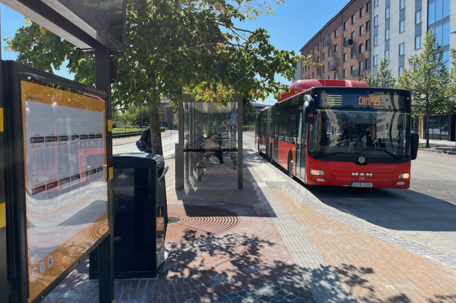 The reconstruction of the university bus stop has now been completed and the road is once again open to car traffic