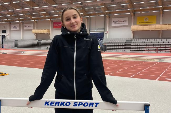 Studenten Hanna Karlsson tävlar i inomhus-sm i Eva Lisa Holtz arena Karlstad 2024