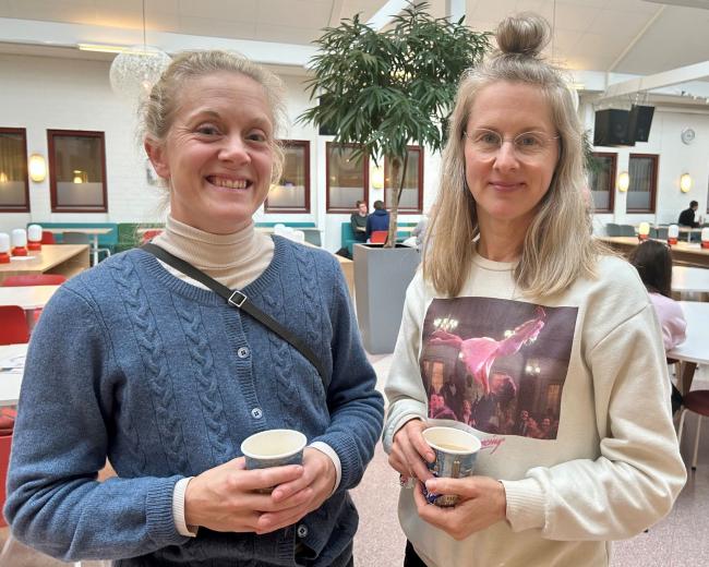 Hedvig Landahl  ska börja som skolbibliotekarie i Sunne kommun. Rebecka Hugosson  som redan arbetar som skolbibliotekarie i kommunen  har varit med tidigare och vittnar om populära träffar.