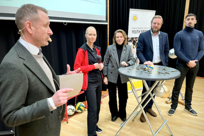 Henrik Gustafsson presenterade panelen bestående av Madde Olsson Malin Träff Stephan Hammar och Dalian Dawody.