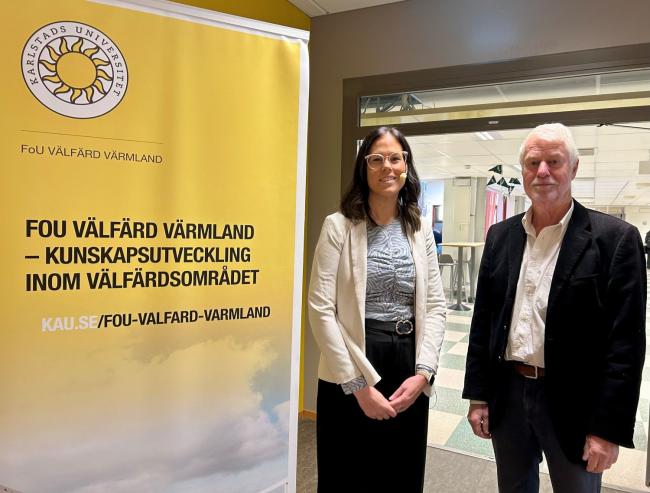 Bild på Johanna Elfgren  nuvarande föreståndare för FoU Välfärd Värmland  tillsammans med Bengt Eriksson som blev FoU Välfärd Värmlands första föreståndare.