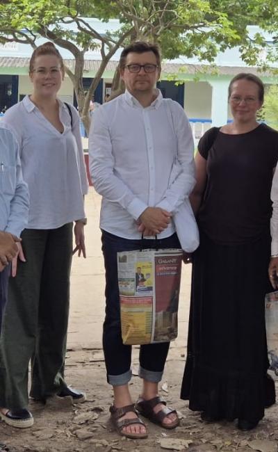 Johanna Elfgren  adjunkt i socialt arbete  Pawel Odyniec  adjunkt i religionsvetenskap  och Karoliina Alegod adjunkt i socialt arbete  alla från Karlstads universitet  har nyligen besökt Indien. 