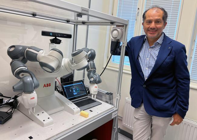 Jorge Solis med robot