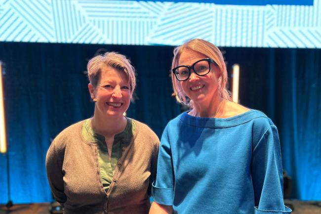 porträtt två kvinnor