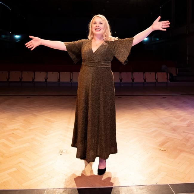 Sandra Wettergren alumn vid Musikhögskolan på scenen
