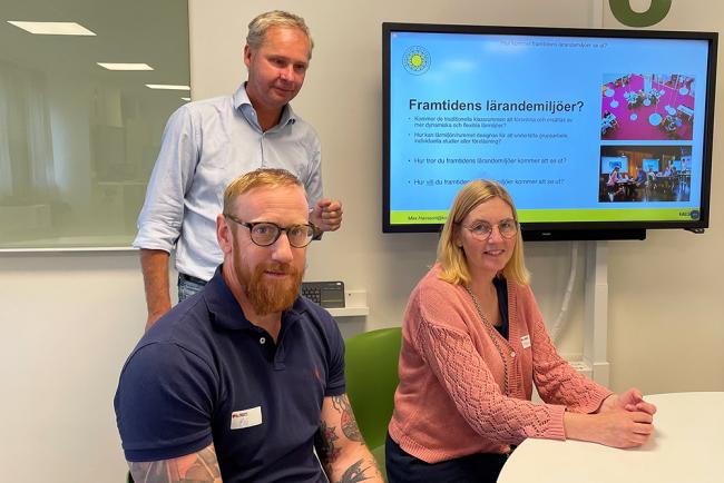 Pär Gäfvert och Therese Åkesson, lärare på Mörmoskolan, Hammarö kommun, besökte Max Hansson, universitetspedagogisk utvecklare vid Universitetspedagogiska enheten (UPE) på Karlstads universitet, för att lära mer om framtidens lärandemiljöer. 