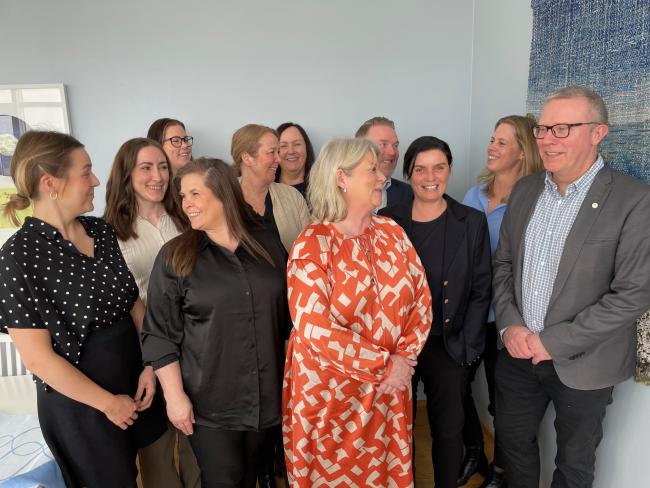 Camilla Waltersson Grönvall med följe mötte representanter för socionomutbildningen och Karlstads universitet