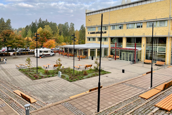 Nu är nya torget utanför hus 11 redo för invigning