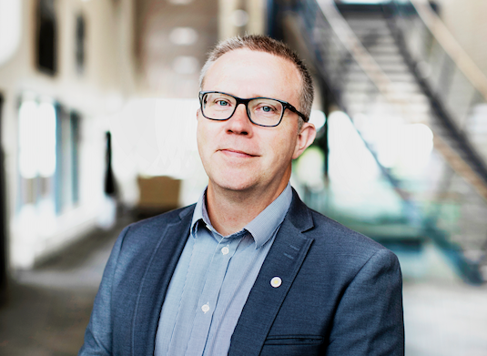 Prorektor Patrik Larsson