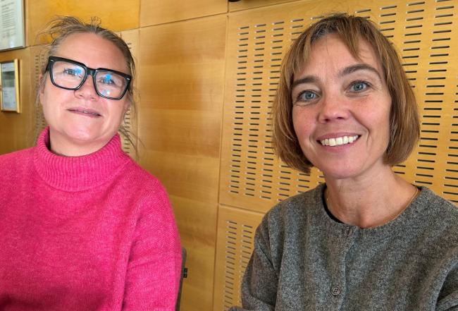 Bild på Rebecka Petersson Sand och Karin Martinussen  speciallärare på Orrholmsskolan i Karlstad.