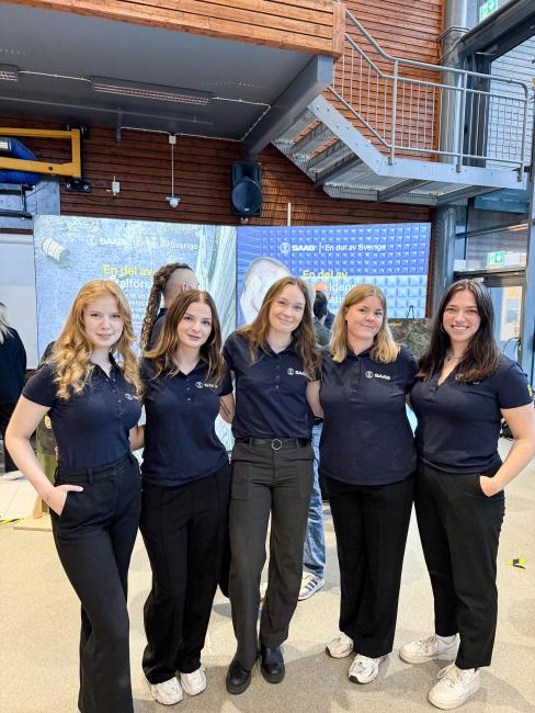 Medarbetare och utställare från SAAB