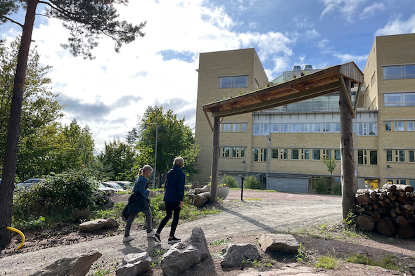 Entrén till slingan norr om hus 12